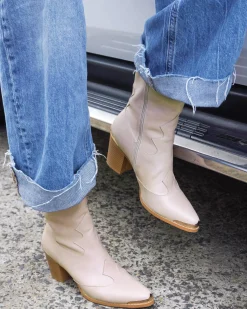 Hot Belle & Bloom Dallas Western Boot - Stone