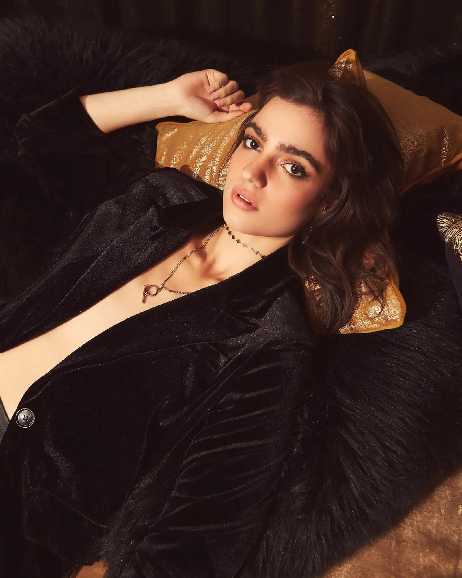 Hot Belle & Bloom Eternity Velvet Blazer - Black