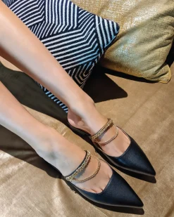 Hot Belle & Bloom On The Go Leather Flat - Black